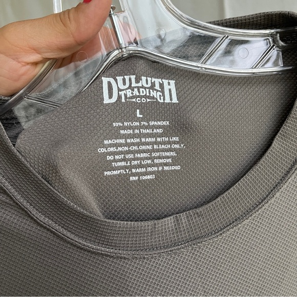 Duluth Trading co gray tee men’s size L, honeycomb knit activewear relaxed fit - Picture 4 of 5